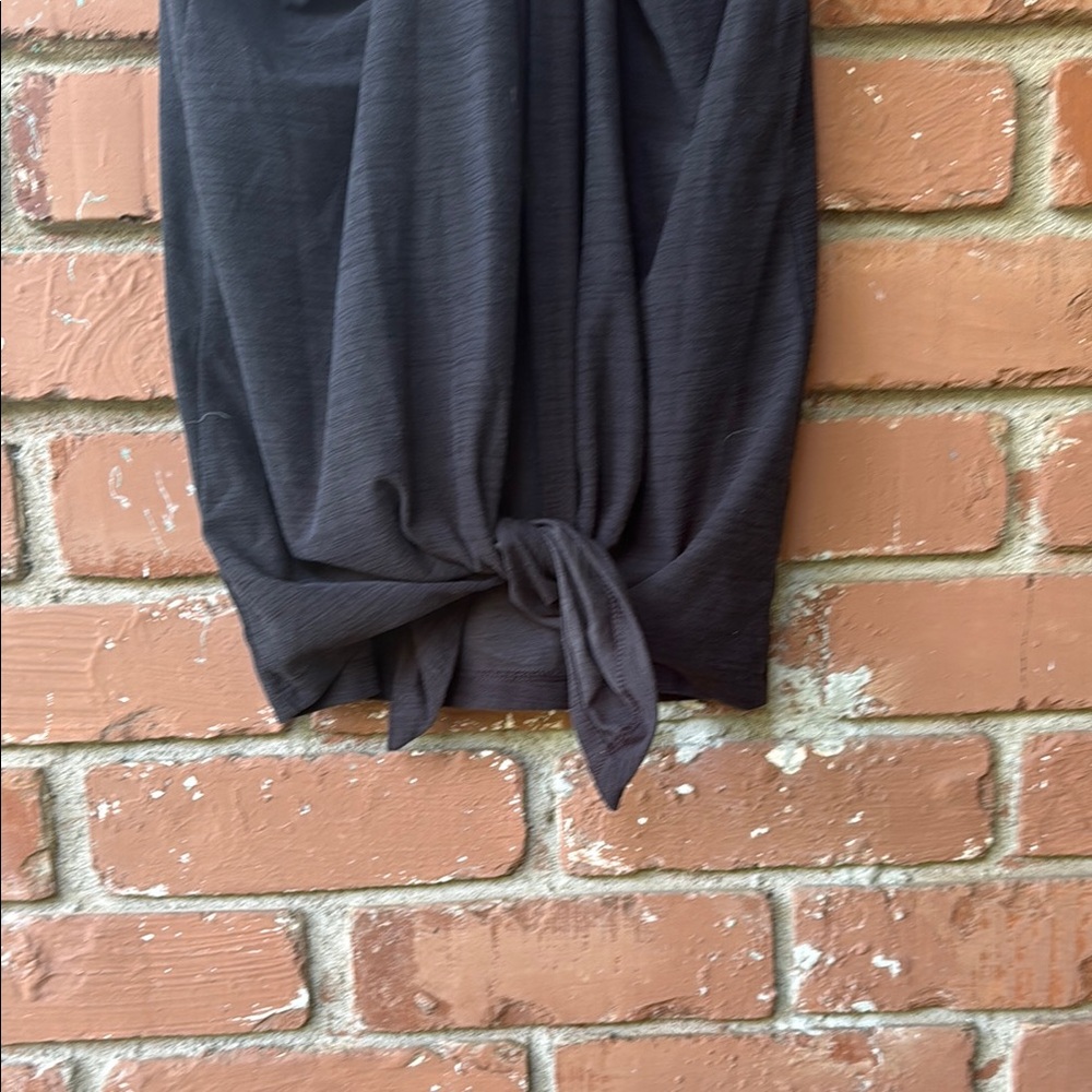 Almost Famous Black Cut Out Sleeveless Tank Top - Picture 3 of 4